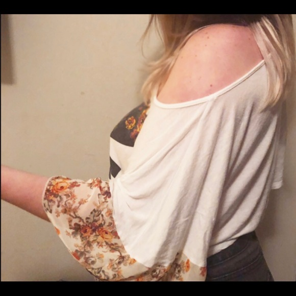 Floral Sleeve ‘L🖤VE’ Crop - Picture 5 of 8